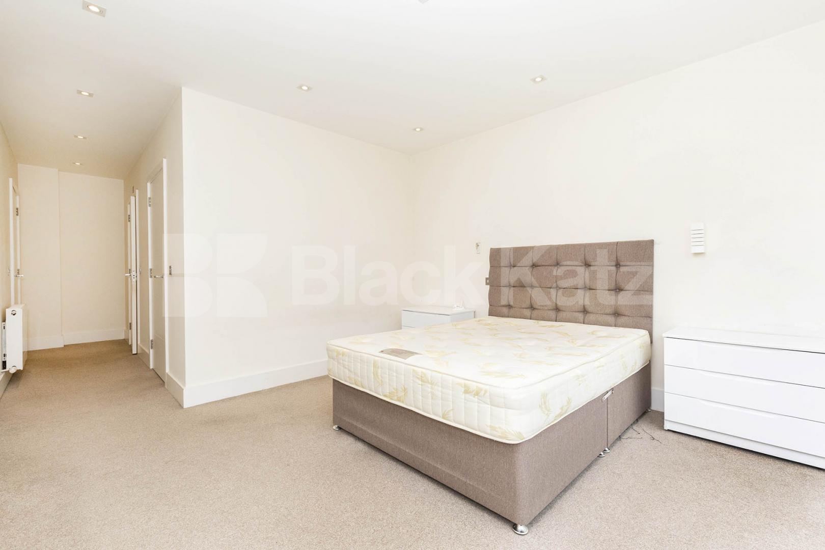 2 bedroom 2 bathroom maisonette in a central location Spelman Street , Brike Lane